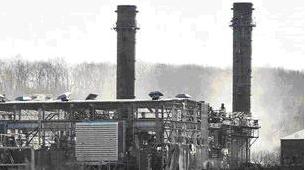 The explosion at the Kleen Energy plant in Middletown, Conn.,
            on Sunday shook houses for kilometres. Five died in the blast, but it's
            not clear if other workers are accounted for. (Catherine
            Avalone/Associated Press/The Middletown Press) 